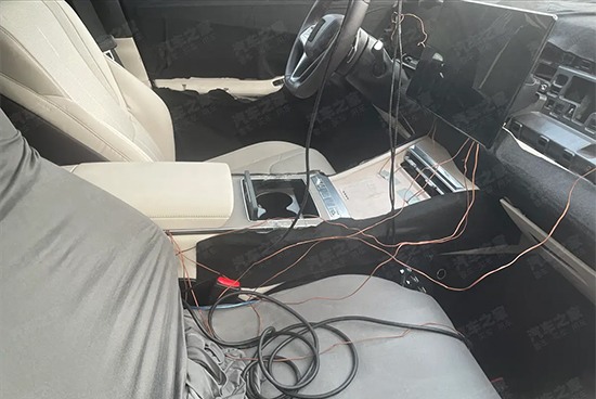 王朝网全新旗舰SUV 比亚迪大唐谍照曝光