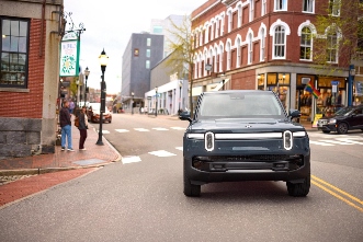 Rivian 2025年交付量同比下滑18%
